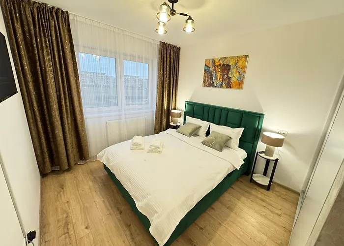 Luxury Glam Apartments Coresi Mall Area - Parking Option